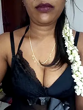 Webcam Model (Tamil_kavinila)  is live.Free join now!