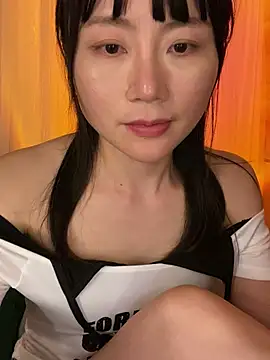 美女yaya0302在线直播