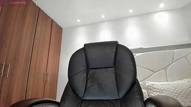 Natasha_Kiim_ webcam