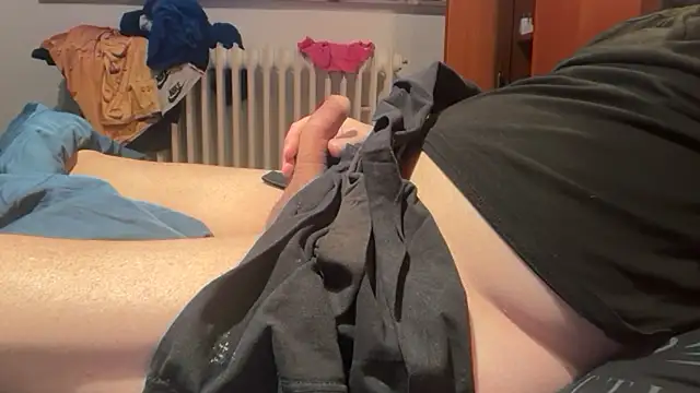 geilerjung69 (Ask my age) - Abspritzen mit PP