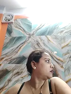 Webcam Model (hornypiu697) is live