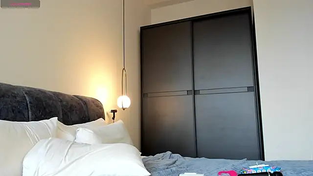 wow_lina (F young) - ride on dildo