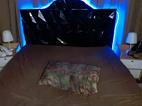 ashanttsibigcock - AshantTsiBigCock's free webcam - UK Sex Cams