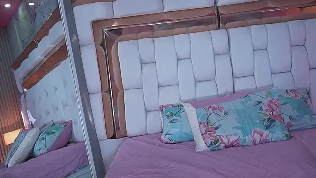 kinkylittlegirll webcam