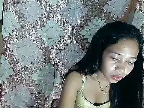 PinaySkinnyGirl webcam