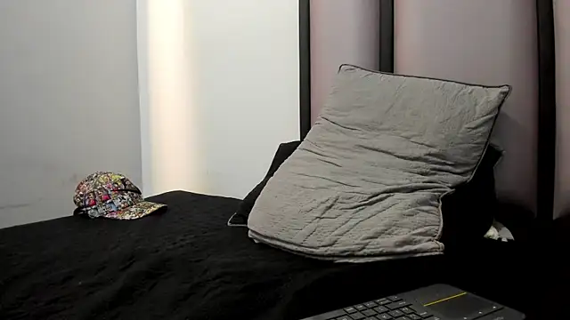 endrick-23 (M young) - Spit cock