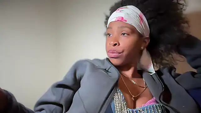 cum2charm - Cum2Charm's free webcam - UK Sex Cams