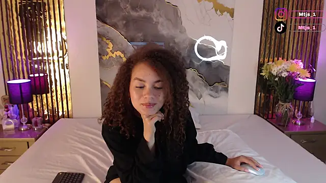 MiticaBrennet_ webcam