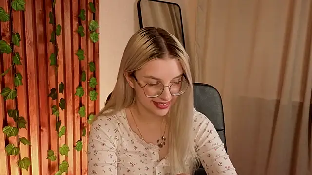 TiffanyPeachi webcam