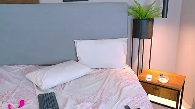 ThalianaRosse webcam