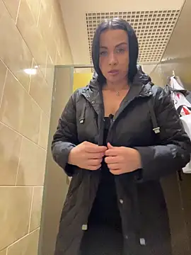 crazzychicks - CrazzyChicks's free webcam - UK Sex Cams