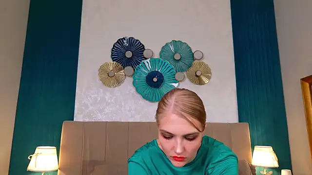 4example_Chloe webcam