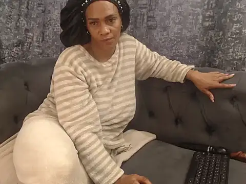 PrettyBoobsXX43 webcam