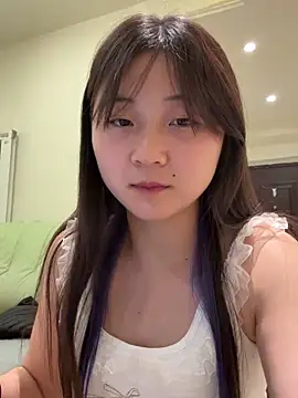 美女LXR77887在线直播