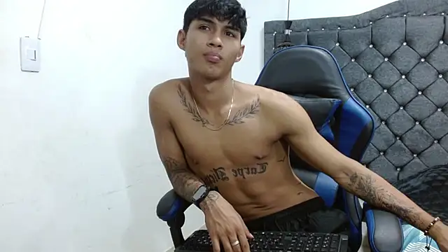 luka_big18 (M twink) - cum near the camera