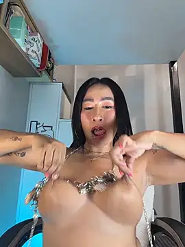 Webcam Model (AsianMilfSheryl) is live
