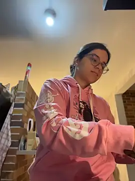 Webcam Model (MiaMillers28)  is live.Free join now!