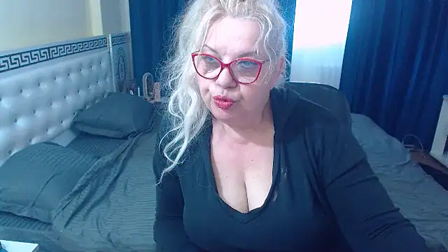 SonyaHotMilf webcam