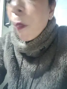 Scarlet_curly8a webcam