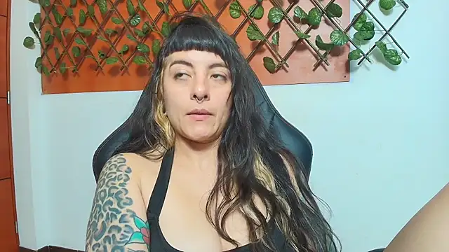 Naughty_Kittenm webcam