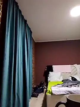 Gussie_Bridie webcam