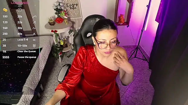 QueenRose94 webcam