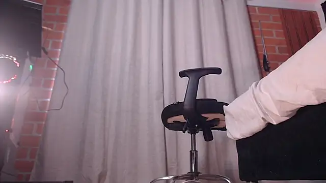 AGATHAA_WHITE webcam