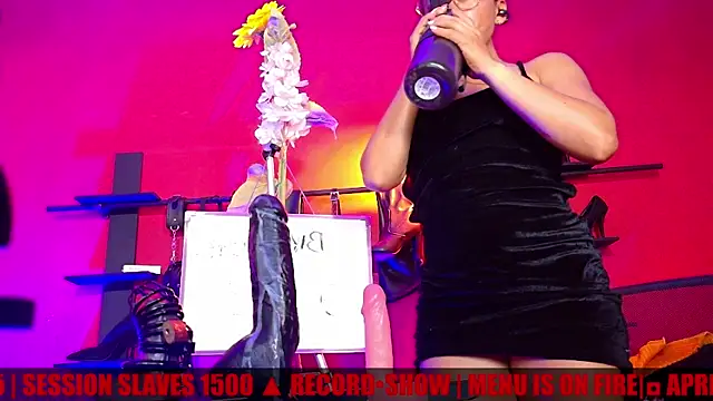 MistressSlut1 webcam