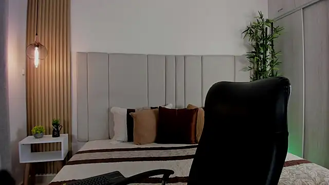 Victoria_Rosee webcam