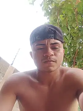 HOTRAINYGOLDEN webcam