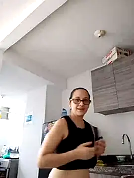 nicolle_milf1978 webcam