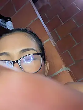 Emma__cumlovee webcam