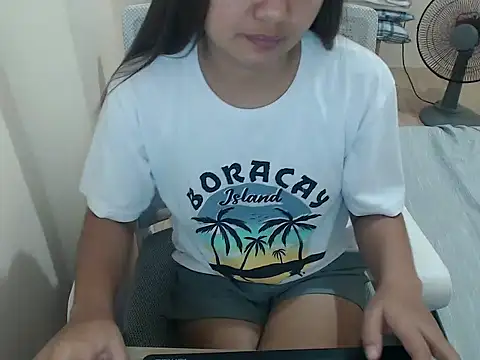 xTheLastVIRGINx webcam