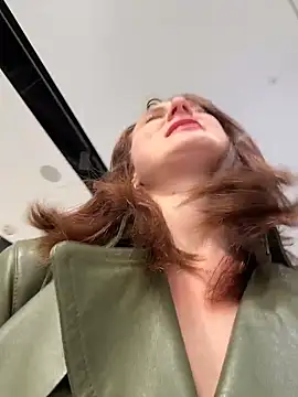 dina_tease (F young) - squeeze BIG ASS near SELLER?