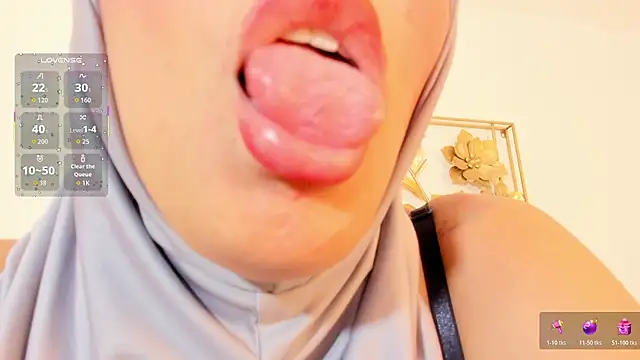 hanajameela (Ask my age) - Footjob + oil 😏🦶🏻