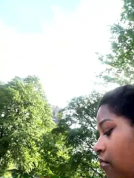 Webcam Model (xoxoSELENAxoxo)  is live.Free join now!