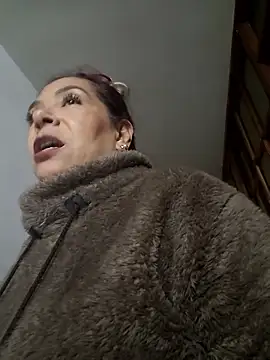 Scarlet_curly8a webcam