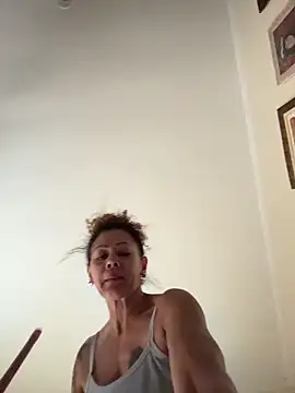 AdrienneLopes webcam