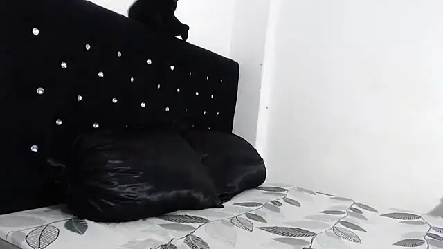 lovemee_30 - Lovemee_30's free webcam - UK Sex Cams