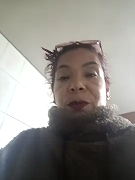 Scarlet_curly8a webcam