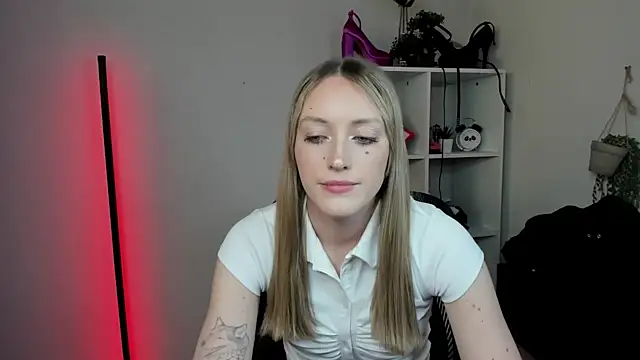 EvelynBlond webcam