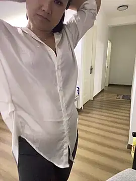 xiaoyi-10 (F young) - 挣钱买手机