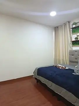 sasi_luna (F milf) - 3 fingers in the ass