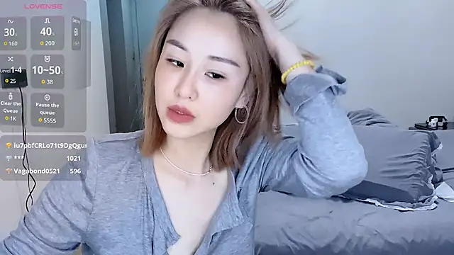 xiaolu-686 (F milf) - 上空抖胸40秒