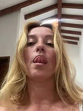 moniquerainx webcam