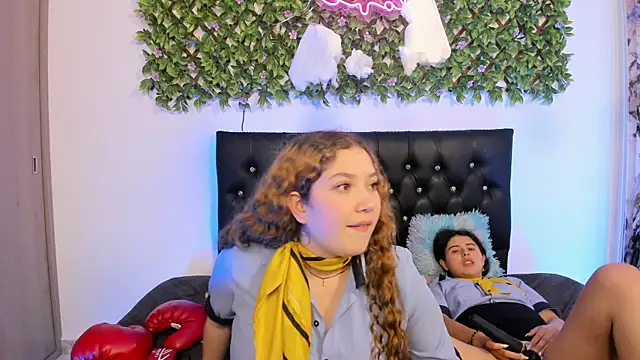 valeria_and_zoe webcam