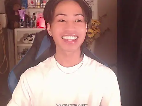 erin_23 (Ask my age) - shower me with your love <3