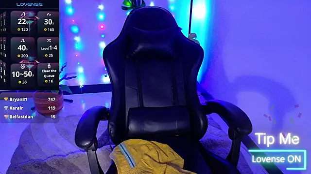 sarasavage (Ask my age) - Play with my hair+dance😻