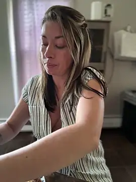 Webcam Model (MiraKisss)  is live.Free join now!