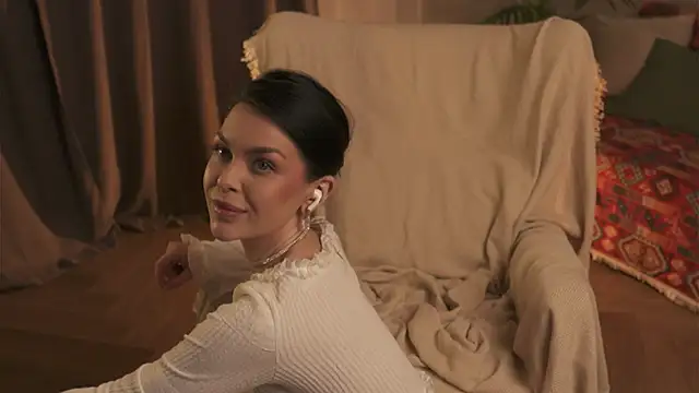 sofa_01 (F young) - Hardcore sex to orgasm